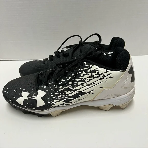 Under armourbaseball tennis shoes black and white size 9 Athletic Shoes
